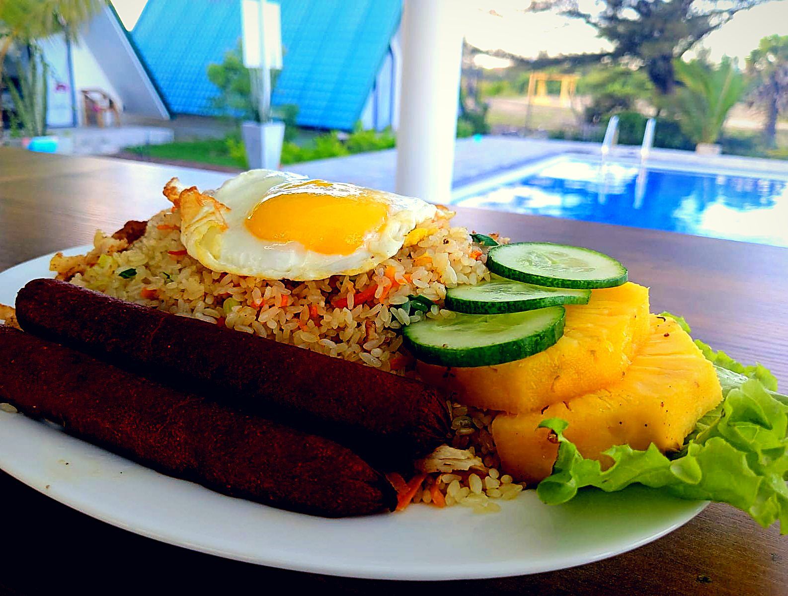 Fried rice with egg and pineapple